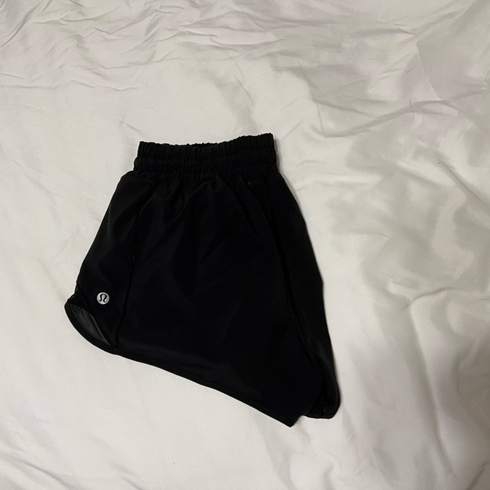 Lululemon black Hotty hot 2.5 shorts